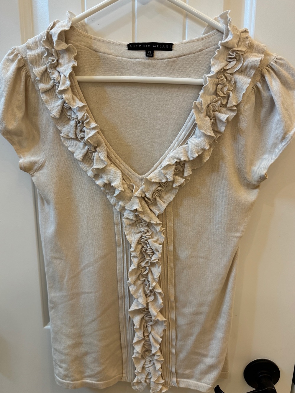 ANTONIO MELANI Cream Ruffle V-Neck Short Sleeve Top